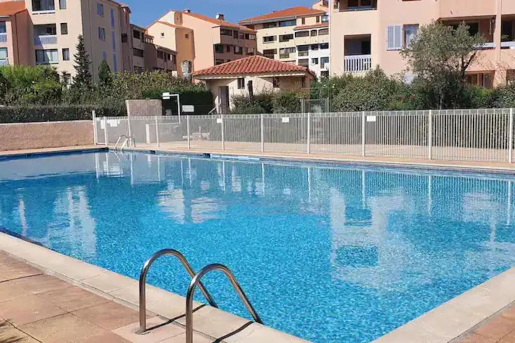 Appartement Spacieux 65M2, Avec Piscine Et Parking Fréjus Dış mekan fotoğraf